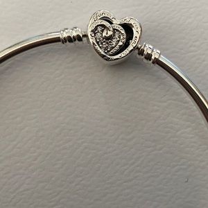 Pandora Moments Entwined Infinite Hearts Clasp Bangle 21cm